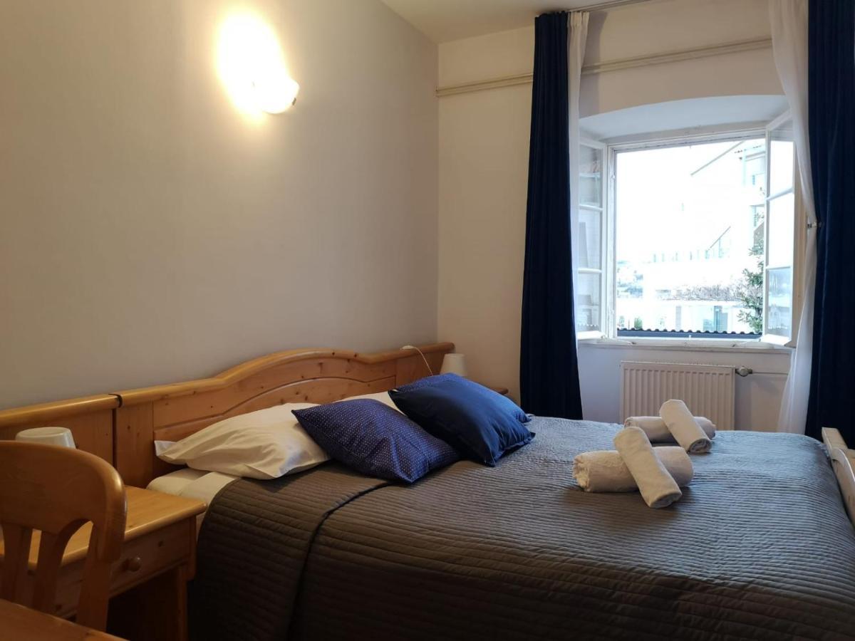 Guest House Kolarin 슬라노 객실 사진